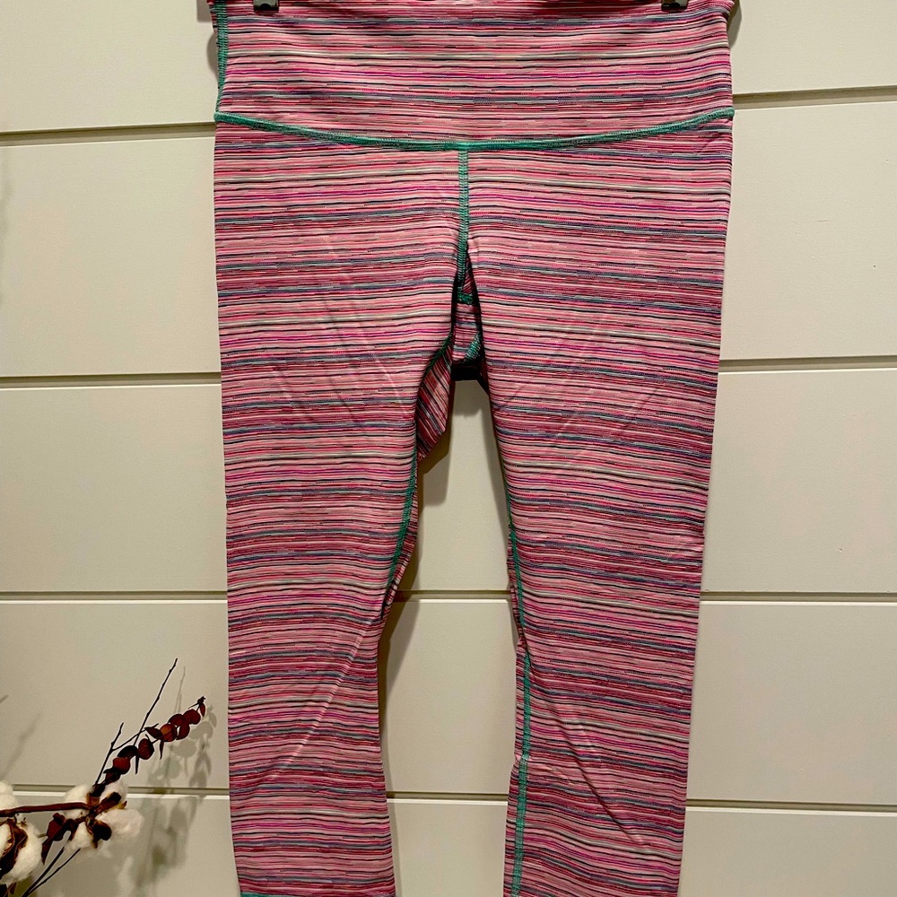 Lululemon wonder under crop high rise